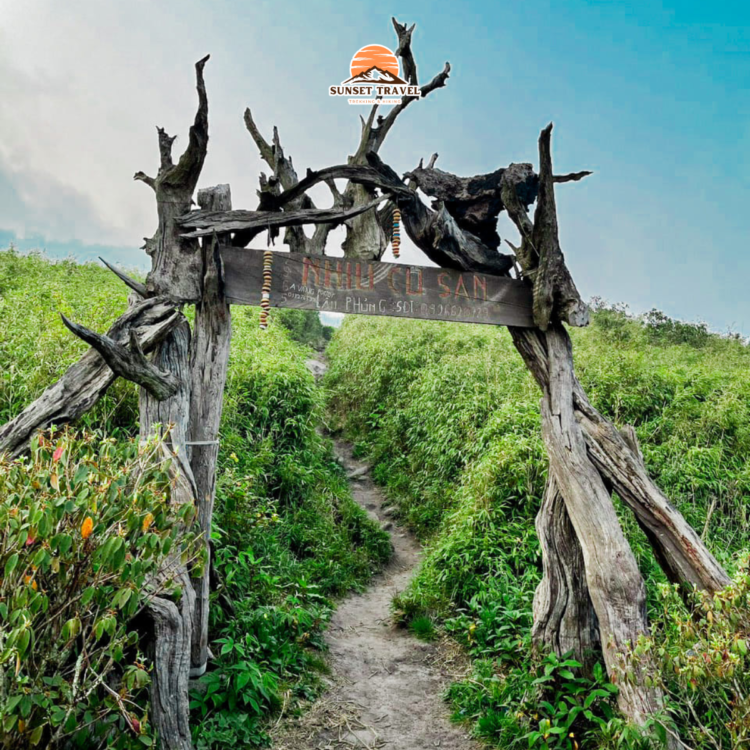 Tour trekking Nhìu Cồ San